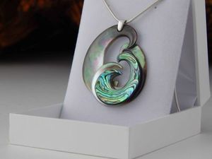 Neil Hanna: Neil Hanna pendant 815