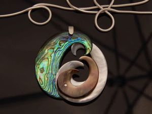 Neil Hanna: Neil Hanna pendant 697