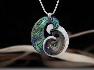 Neil Hanna: Neil Hanna pendant 817