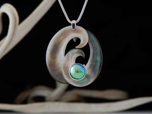 Neil Hanna: Neil Hanna pendant 818