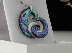 Neil Hanna: Neil Hanna pendant 842