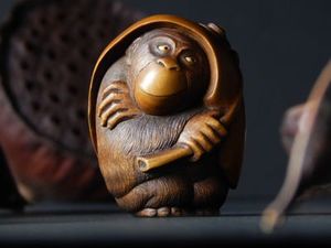 Shelter netsuke carving by Doug Marsden