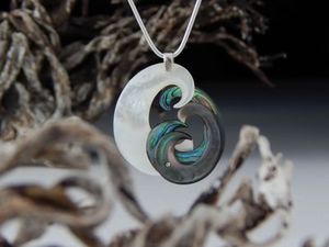 Neil Hanna: Neil Hanna pendant 869
