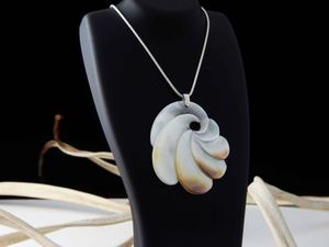 Neil Hanna pendant 914