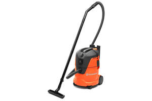 Husqvarna Wet'N Dry Vacuum Cleaner with Appliance Socket