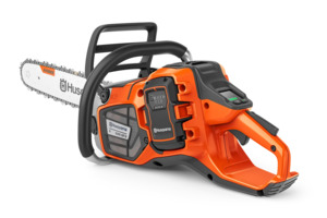 Husqvarna 550i XP Power or agility, a professional chainsaw with two battery options