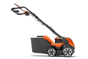 Husqvarna S 138i Efficient, battery-powered scarifier with 2-in-1 function