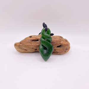 Pikorua Twist: Kawakawa Double Pikorua / Twist Pendant