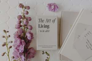 Decor: The Art of Living / To Be Alive