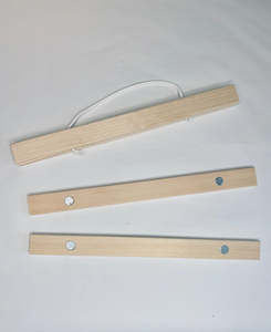 Decor: Magnetic Print Hangers