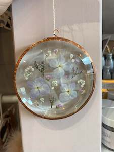 Garden Outdoors: Pressed Flower Suncatcher - Medium Round