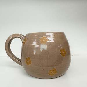 Handmade Round Mauve Speckled Mug with Daisies