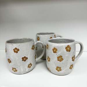 Pottery Mugs Travel Cups: Handmade White Speckled Mug with Daisies