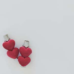 Velvety Heart 4cm Clip Pairs - Strawberry