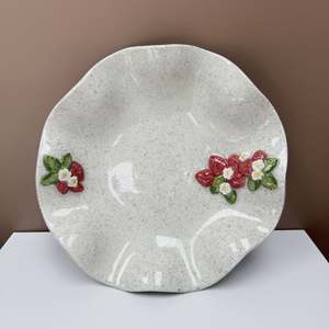 Pottery Ceramics: White/Black Speckle Bunched Strawberry Bowl