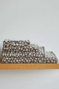 Citta: Cotton Bath Towel Range - Ivy Forget Me Not