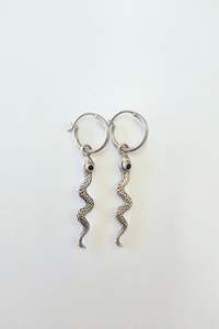 Earrings: Onyx Snake Sleepers - Silver