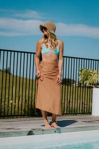 A Company Of Friends: Tie Sarong - Capri