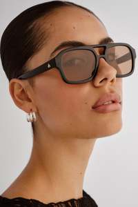 Accessories 1: Aquarius Sunglasses - Black