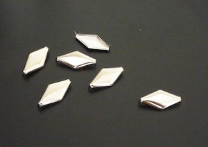 S228 Diamond shape ornament