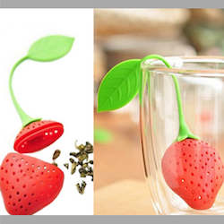 Kitchen Homeware: Strawberry Tea Infuser / strainer