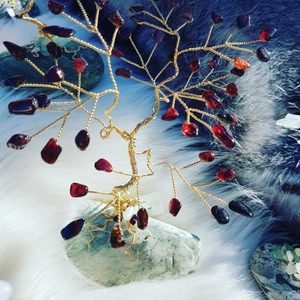 Medium Garnet GemTree