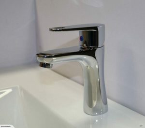 Products: Swivel Round Bath Spout Brass