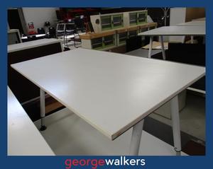 Desks: PR6336  White  1.4M Desk SALE PRICE