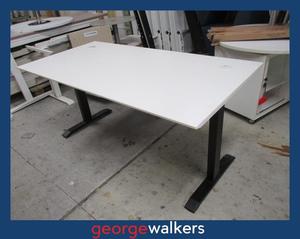Desks: PR6270  White  Desk 1.6M