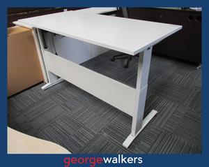 PR6384  White  Electric Height Adjustable Desk 1.6M