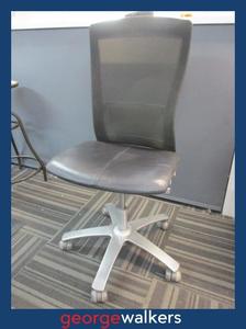 Formway: PR6371  Black/Grey Formway Life Chair / Leather Seat