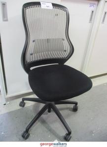 Knoll: PR5815  Black/Cream Knoll Office Chair