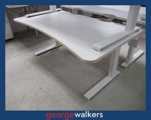 Desks: PR5669 - White  Straight Desk