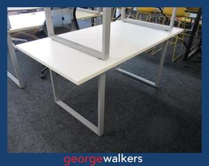 Desks: PR6459  White  Melteca Desk 1.6M