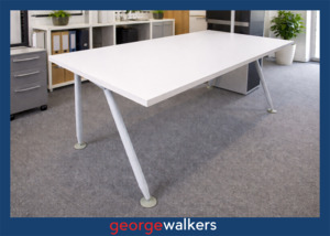 Desks: PR6667  White  Melteca Desk 1.8M