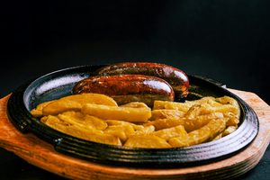 Products: Beef, Herb & Garlic Sausages – Georgie Moleta Butcheress