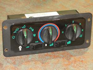 Repair Radios Climate Control Clock: 🚚 Kenworth Climate Control Repair – Dial & Output Faults (F21-1015)