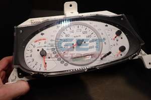 Repair Instrument Clusters Dash Boards Repairs: Nissan Tino  V10 - 1999-2006 - Fuel Gauge Fualt
