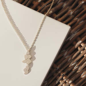 Fabuleux Vous 1: Bijoux Cluster Drop Necklace