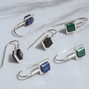 Fabuleux Vous 1: La Stele Hook Earrings