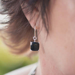 Fabuleux Vous 1: La Stele Black Onyx Dome Earrings