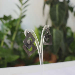 Fabuleux Vous 1: Carre Black Stud Earrings