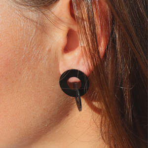 Fabuleux Vous 1: Circula Black Stud Earrings