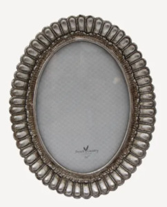 Photo Frames: Fanned Oval Frame