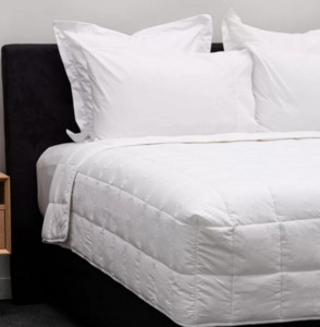 Clearance: Everest Cosy Box Quilt - White (King)