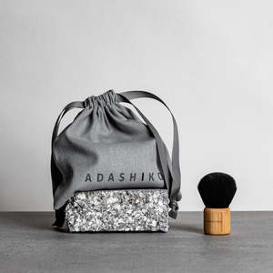Adashiko: Adashiko Kabuki Cleansing Brush & Bag