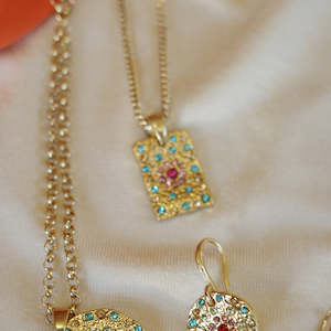 A C Oslo: Vibrance Necklace Square Gold 2018-1199