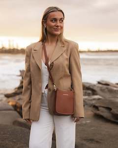 Louenhide: Parker Logo Phone Bag - Tan