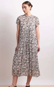 Neris: In Print Dress / Petal Print