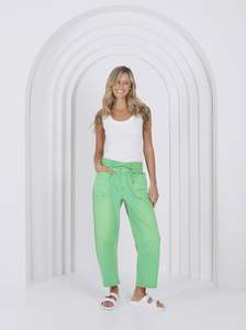 Jeans: Leo Barrel Jean -Green -